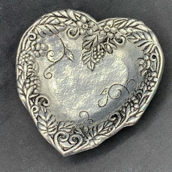 Vintage 19?9 Carson Pewter Trinket Dish Heart Design Pewter Dish - Picture 2 of 5